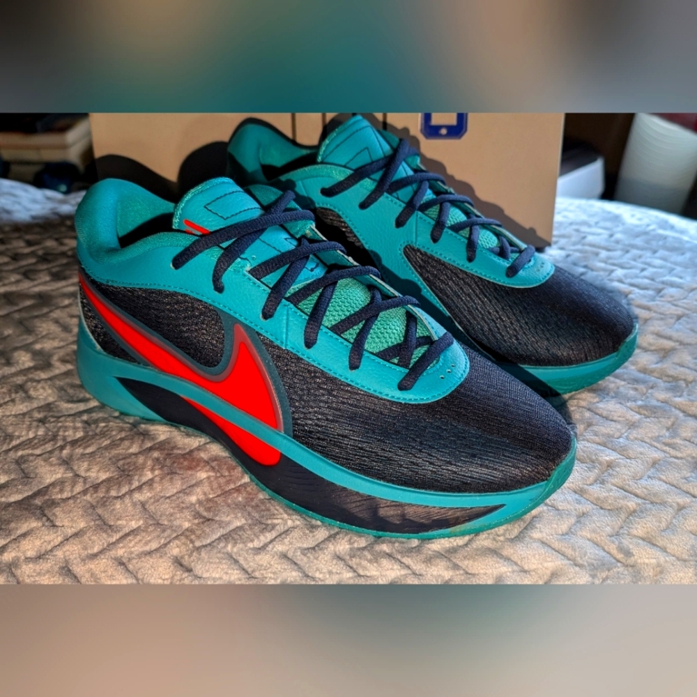 Nike Basketball Gianni's Freak 6 New Sz 8 NIB Crimson Red Teal Blue